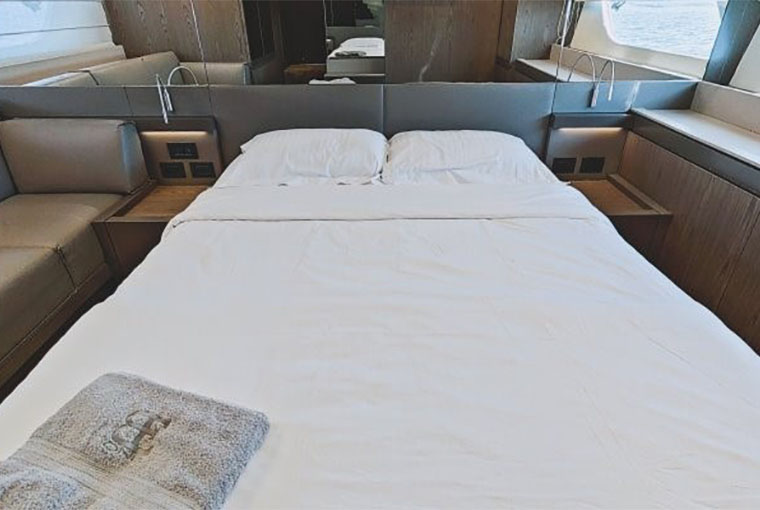Ferretti Yachts 550 